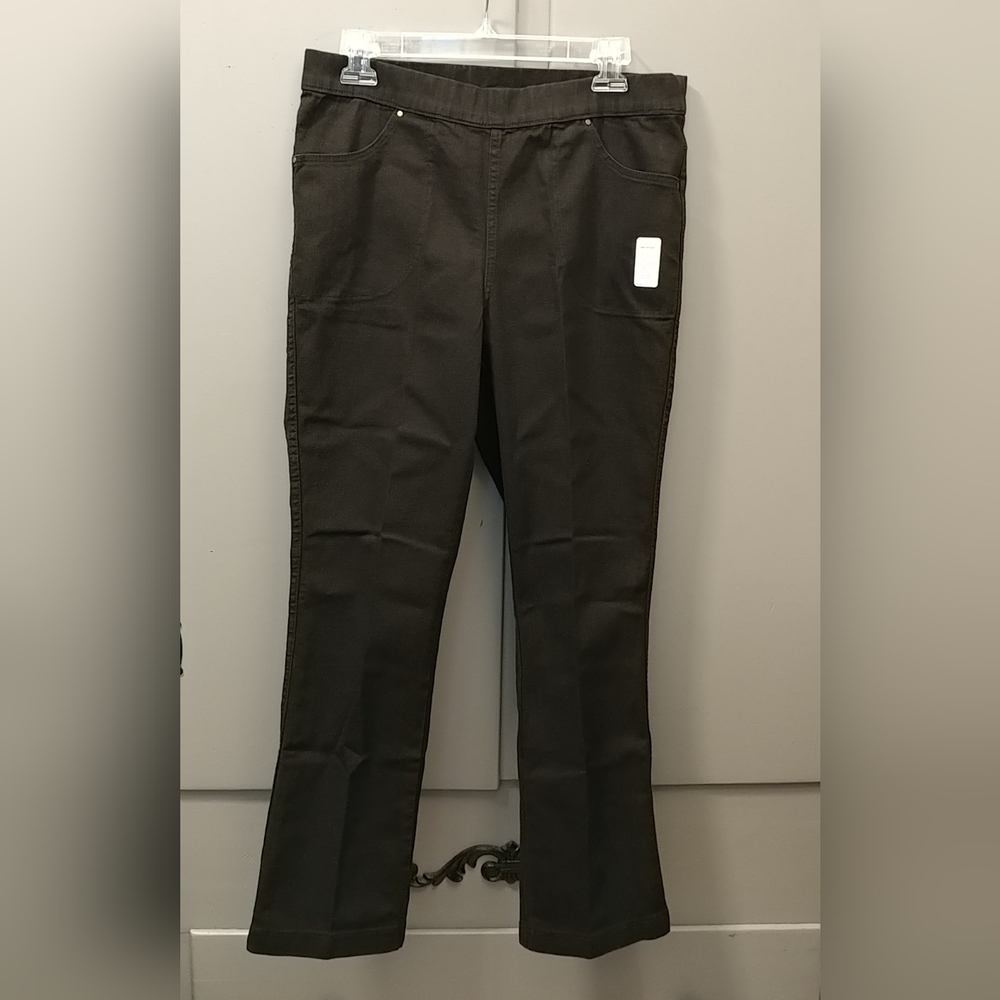 NEW Pull On Bootcut Jeans Four Pocket Women's Petite Medium 8/10 Black